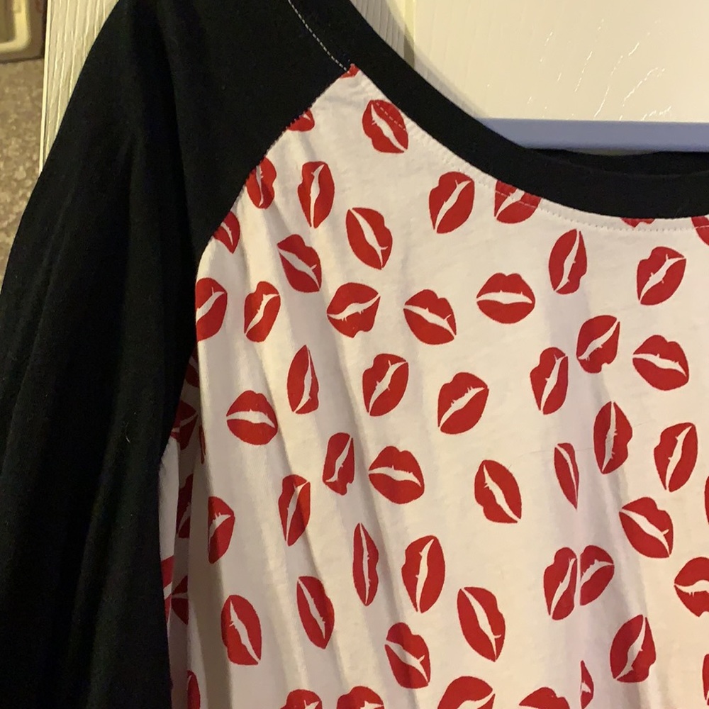 Simply Be Red Lips Tunic! Navy Blue Sleeves and Red Lips w/a White background 💋